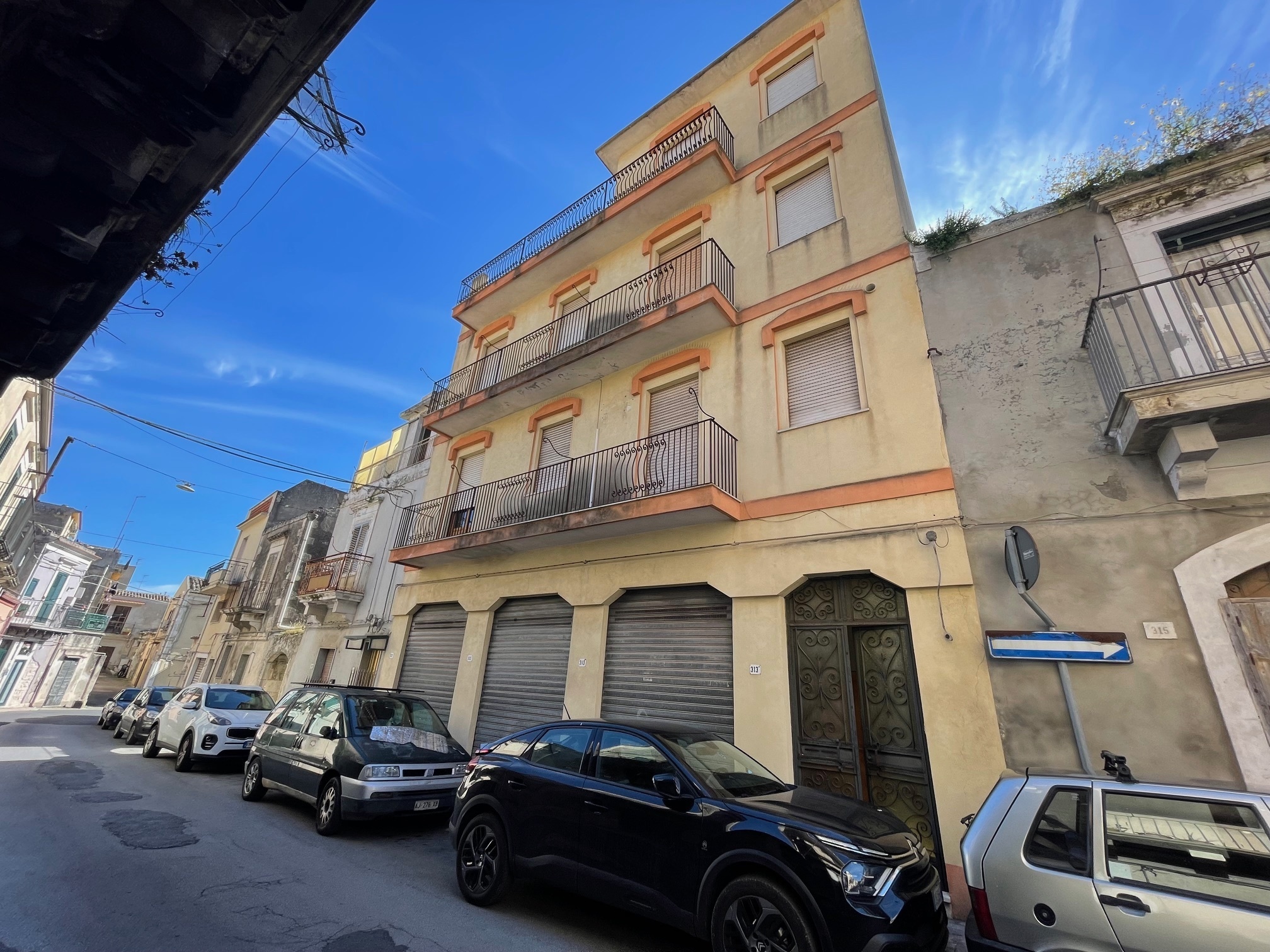 Quadrilocale con box in c.so vittorio emanuele 313, Modica