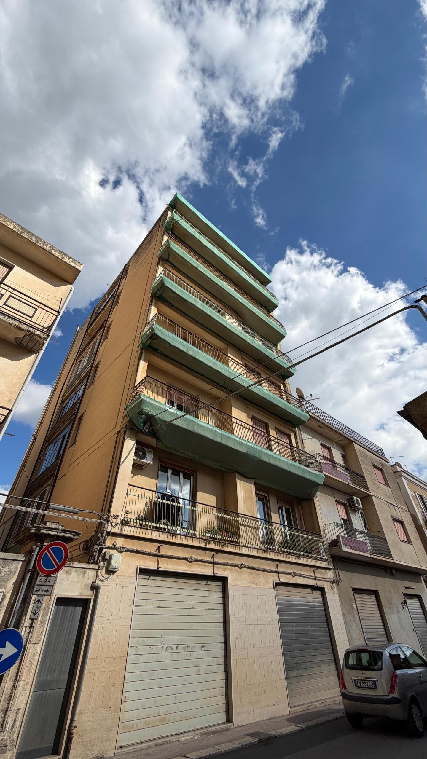 Appartamento da ristrutturare in corso nino barone, Modica