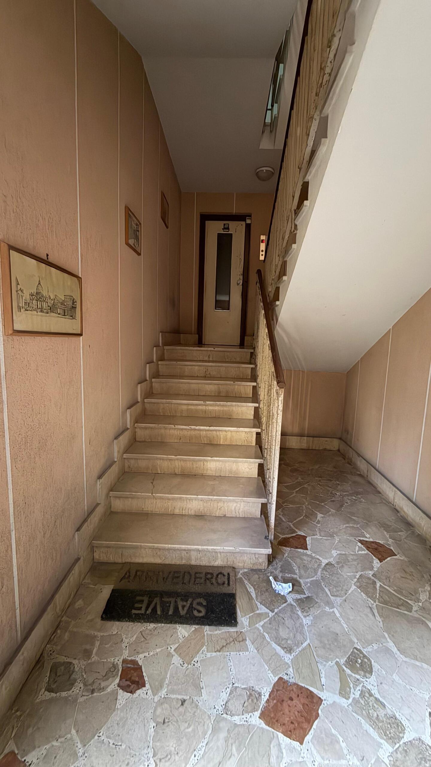 Appartamento da ristrutturare in corso nino barone, Modica