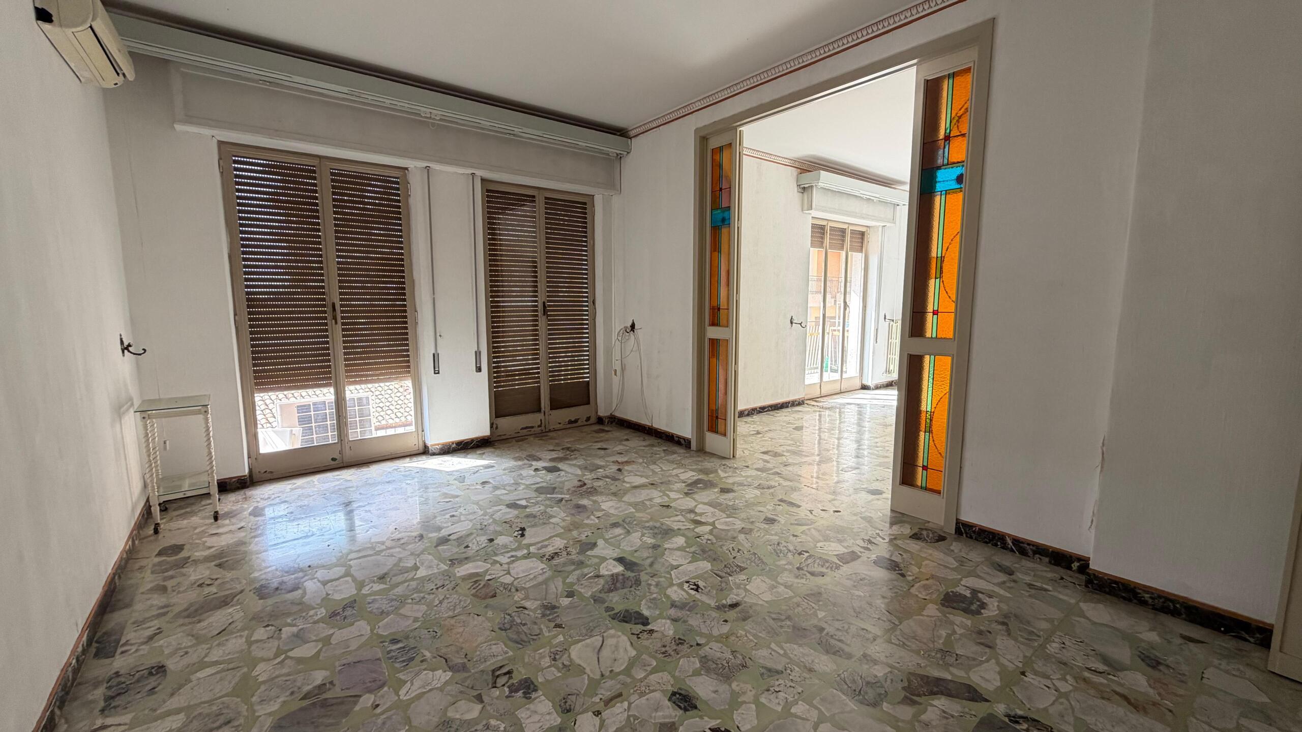 Appartamento da ristrutturare in corso nino barone, Modica