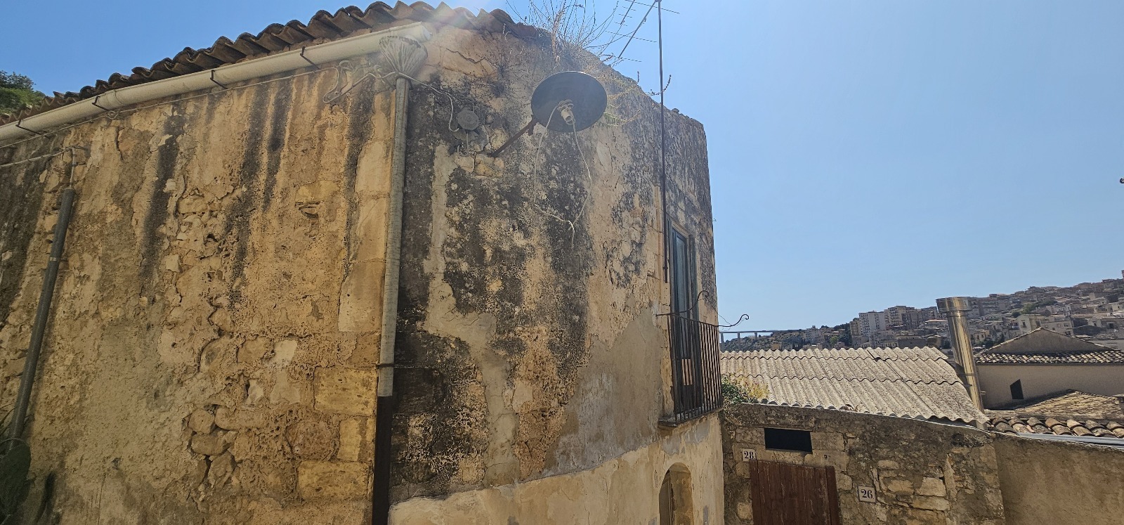 Casa indipendente da ristrutturare in via scribano 32, Modica