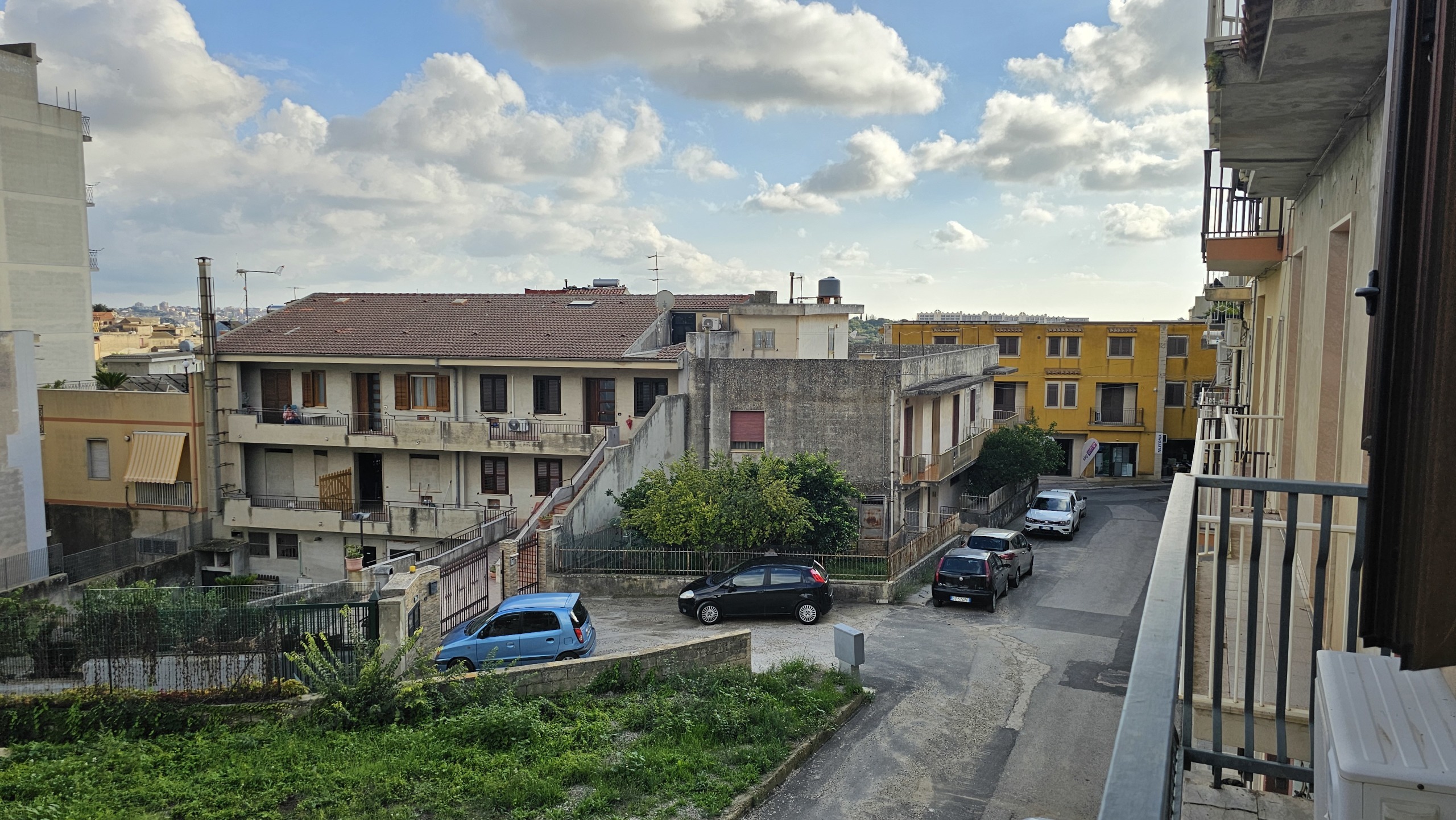 Appartamento con terrazzo in traversa iii destra loreto 27, Modica