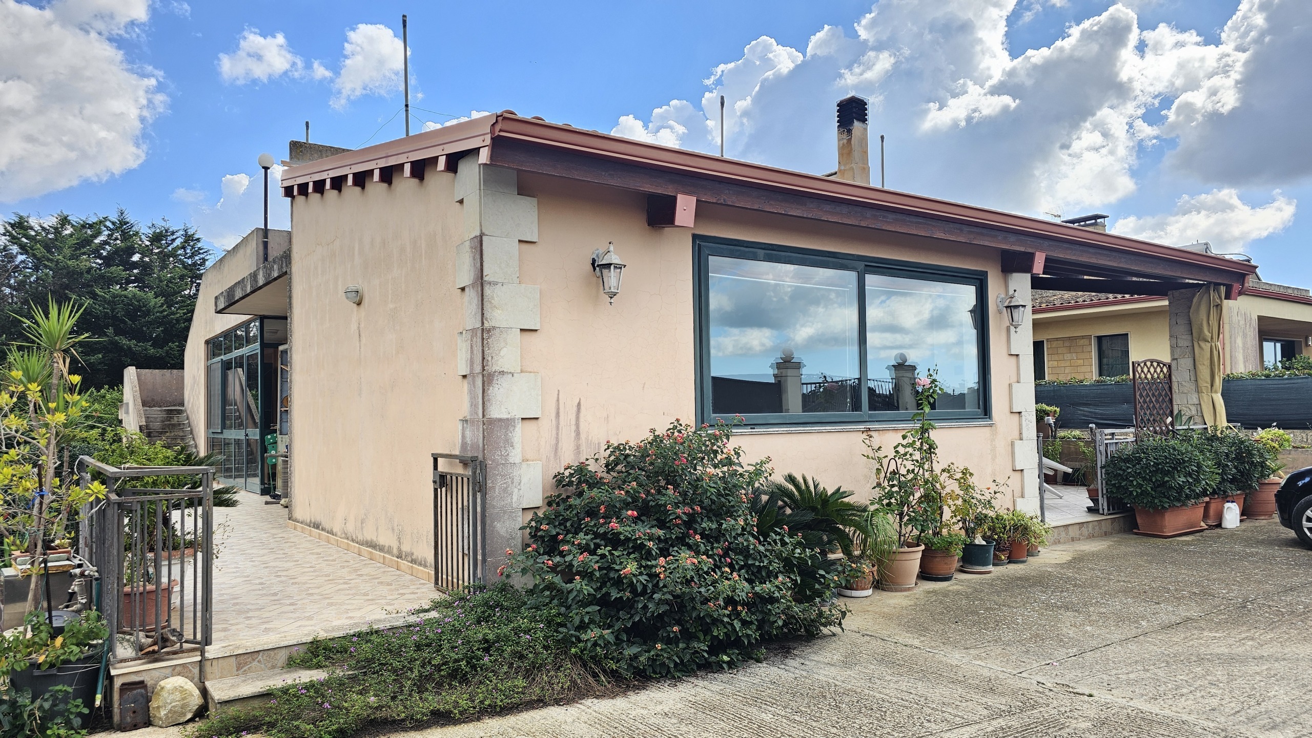 Villa con giardino in via san giuliano san elena 22, Modica