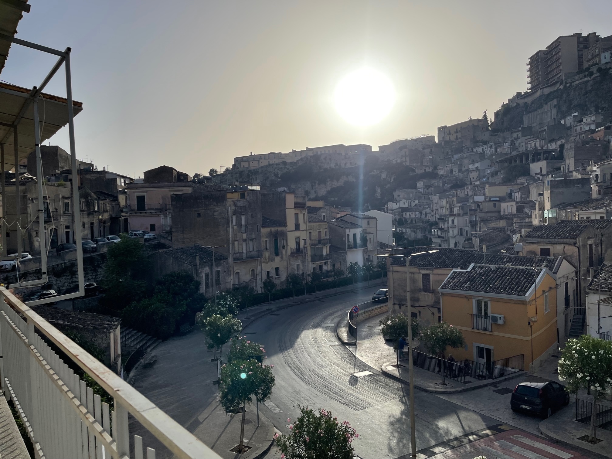 Appartamento con terrazzo, Modica bassa