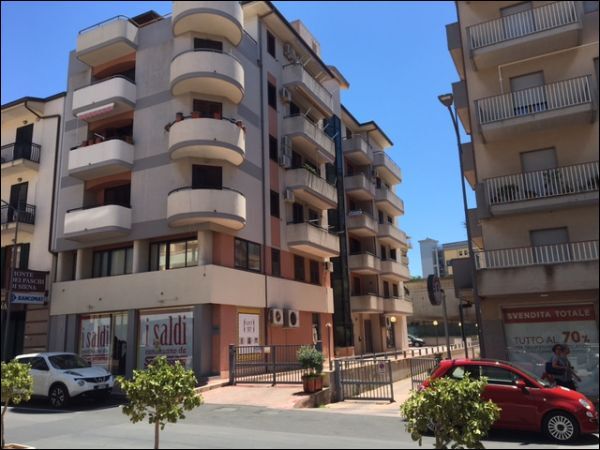 Appartamento con box in via sacro cuore 107, Modica