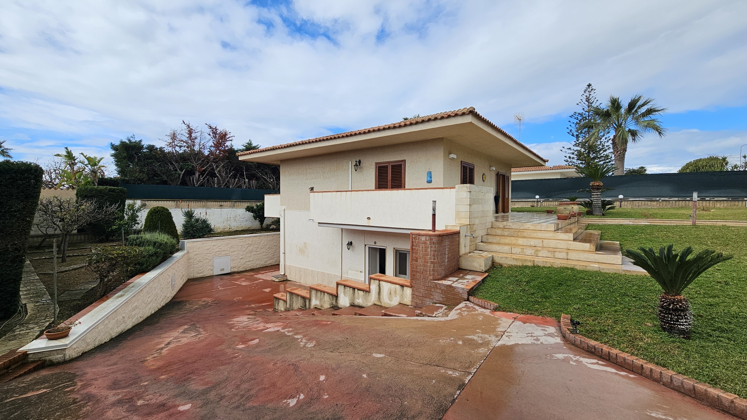 Villa con giardino in via portovenere 80, Ragusa