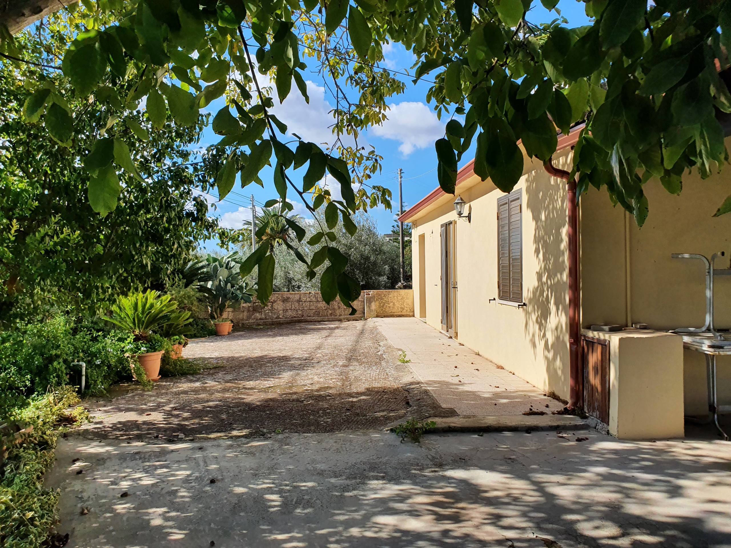 Villa con giardino, Modica sorda periferia