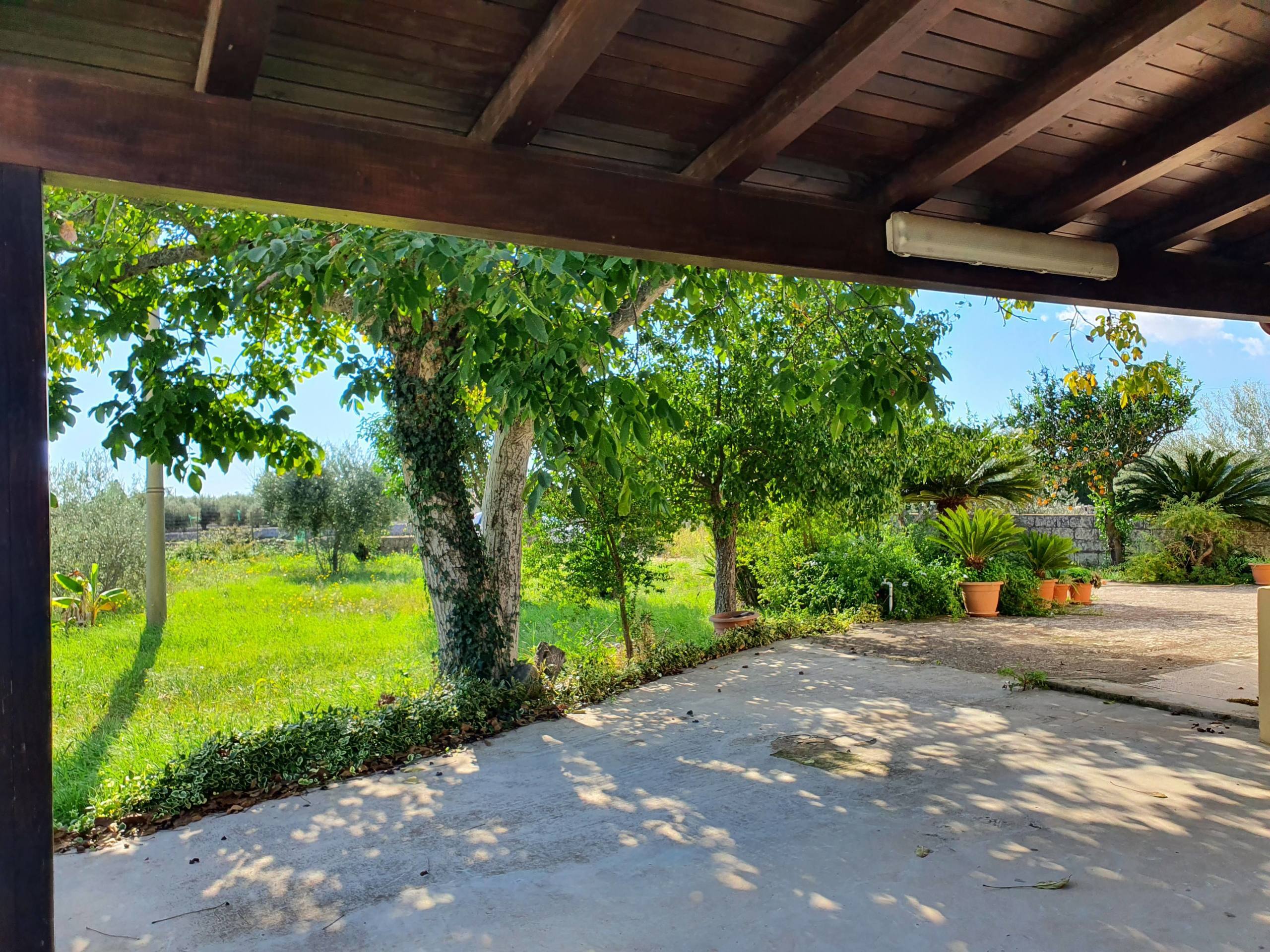 Villa con giardino, Modica sorda periferia