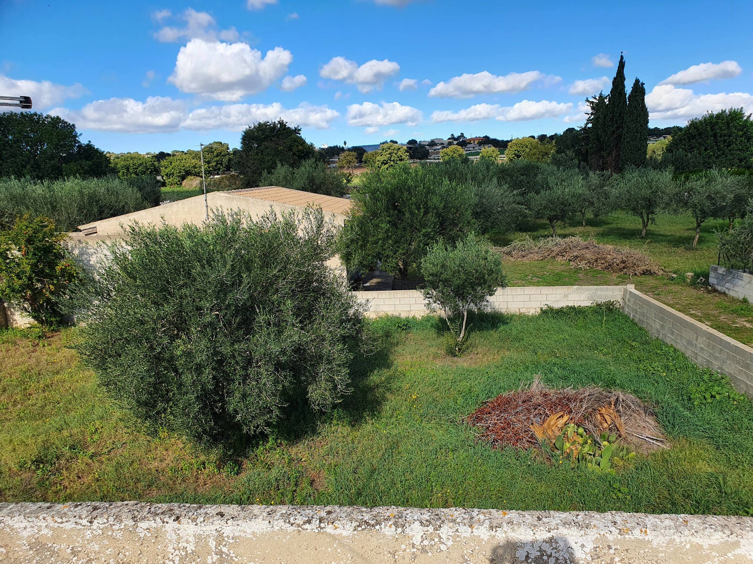 Villa con giardino, Modica sorda periferia
