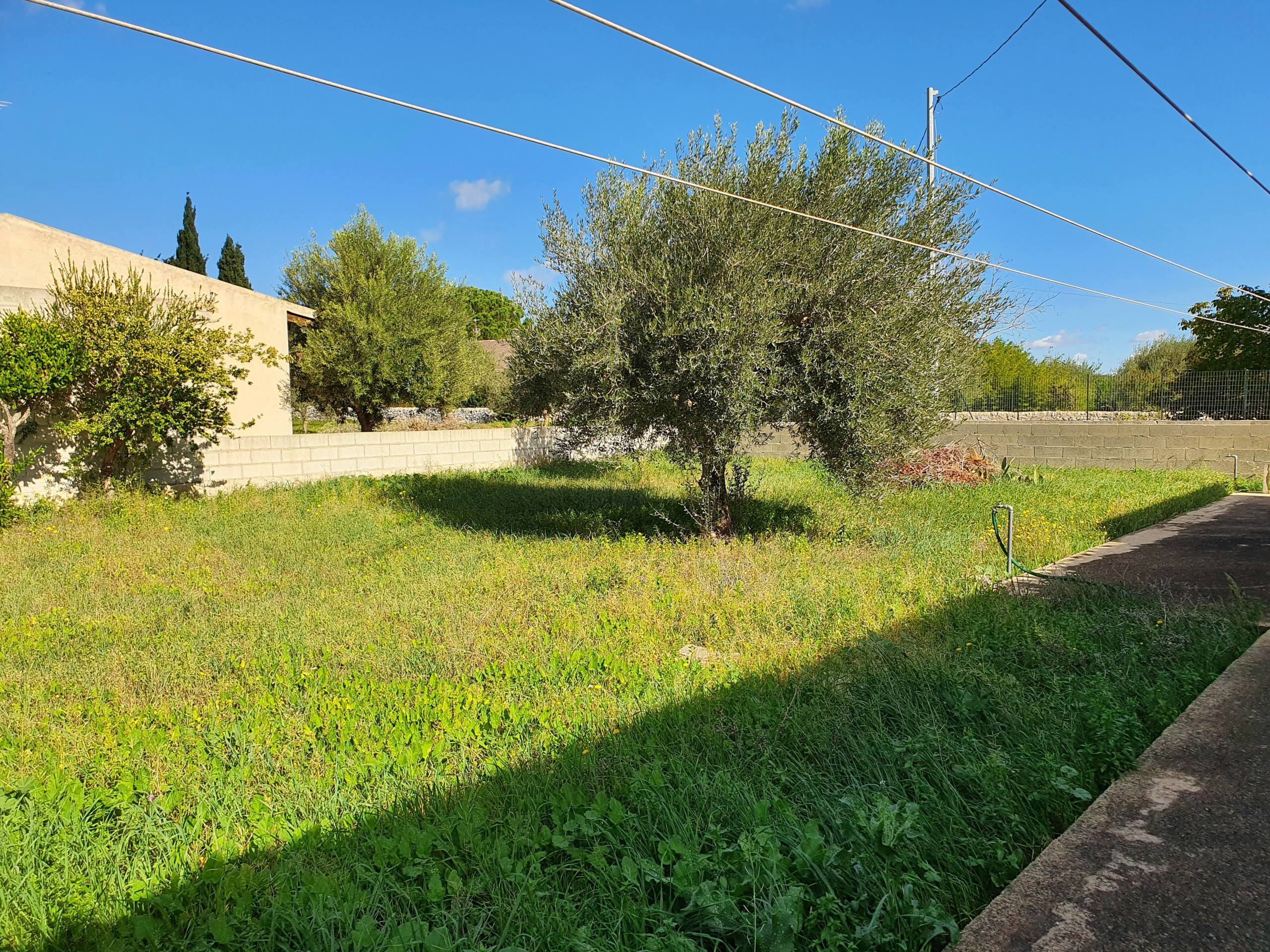 Villa con giardino, Modica sorda periferia