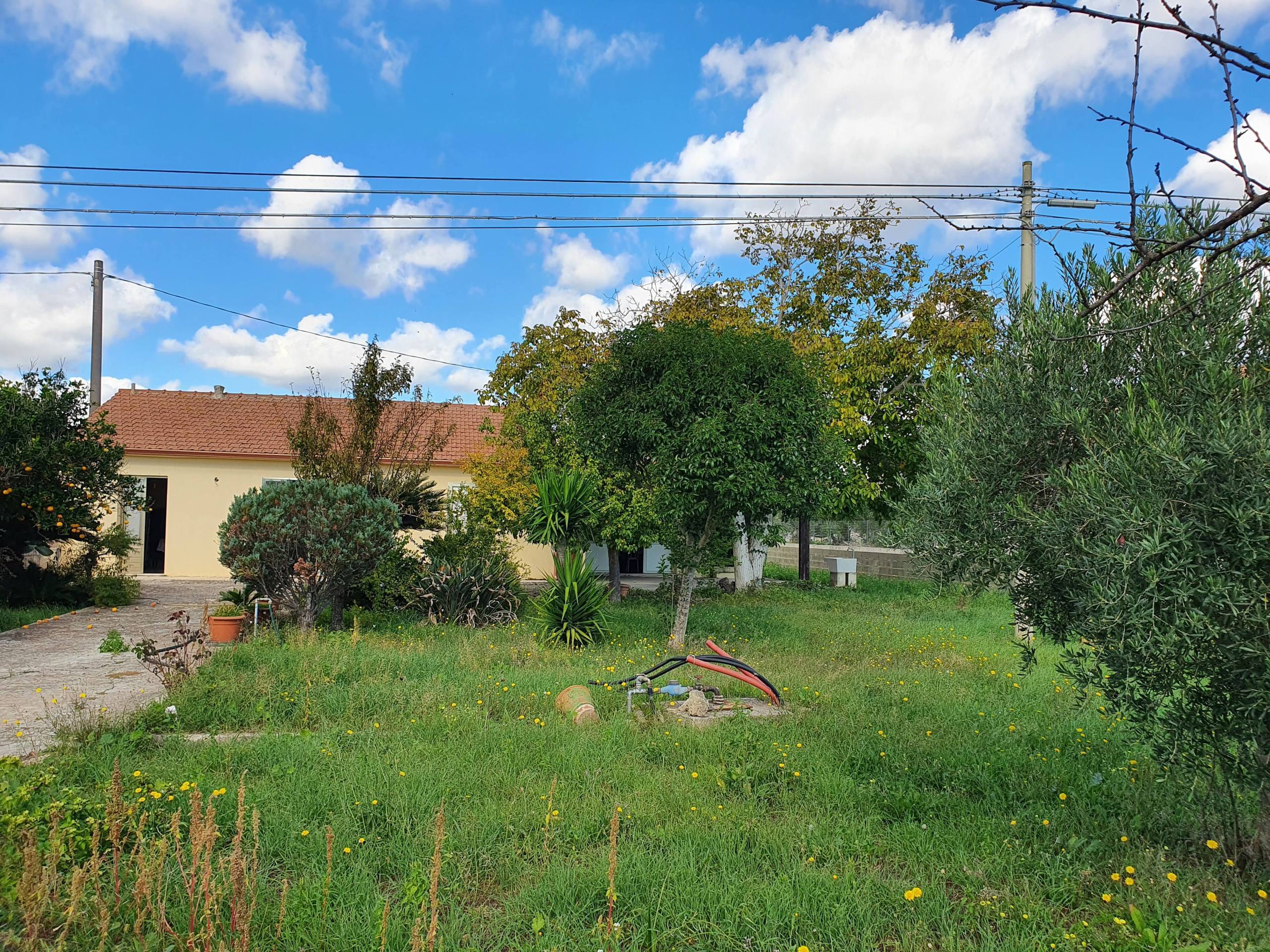 Villa con giardino, Modica sorda periferia