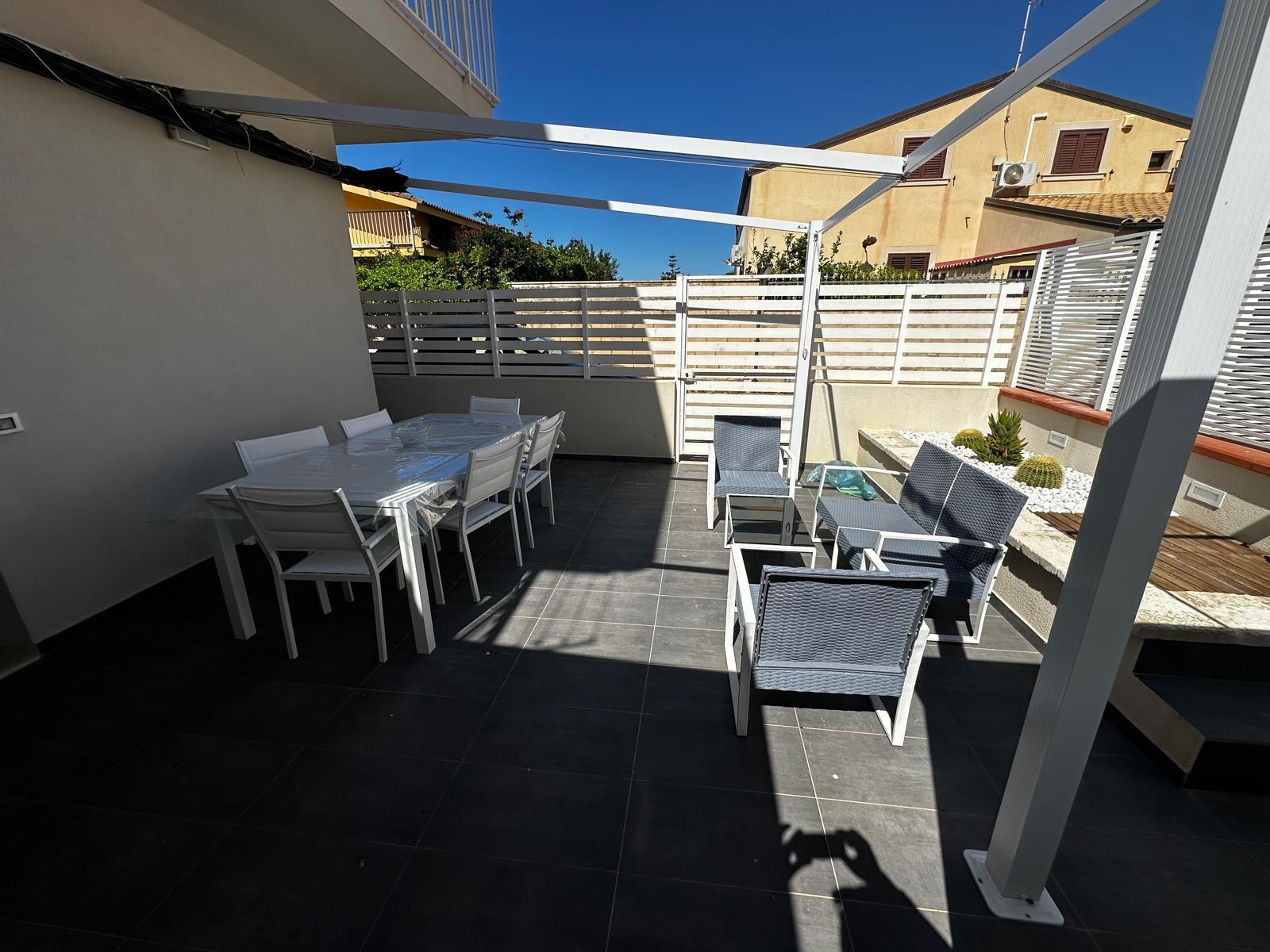Villetta a schiera in affitto in via lipari 212, Modica