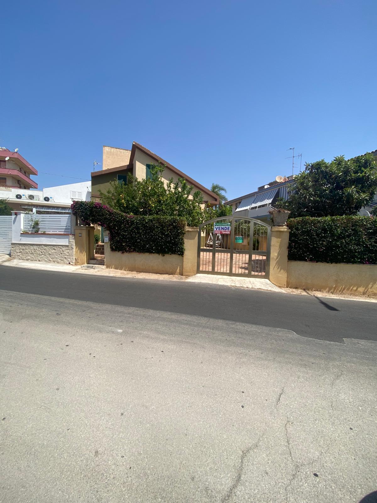 Villa con giardino in corso mediterraneo 95, Modica