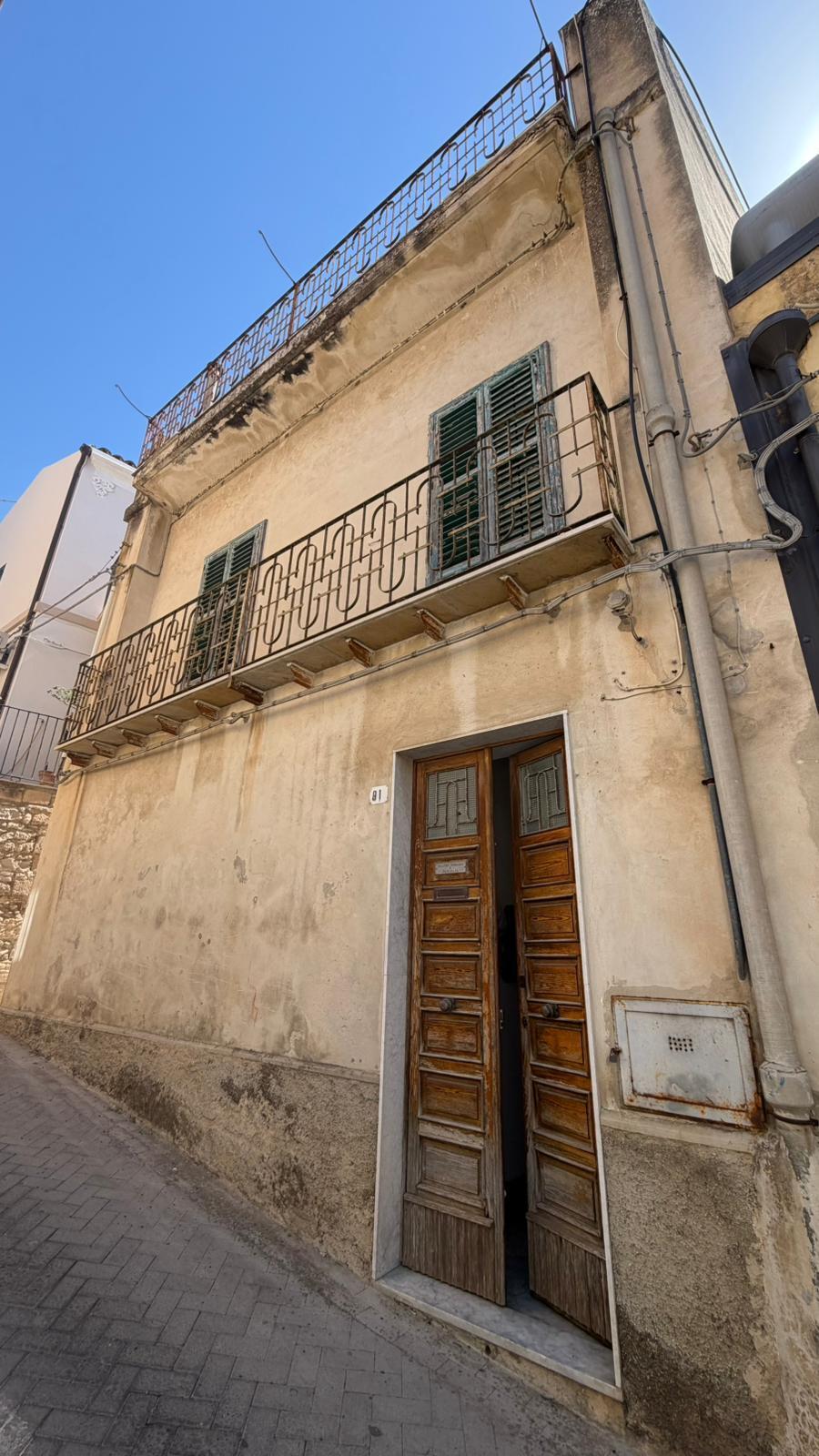 Casa indipendente con terrazzo in via scala, Modica