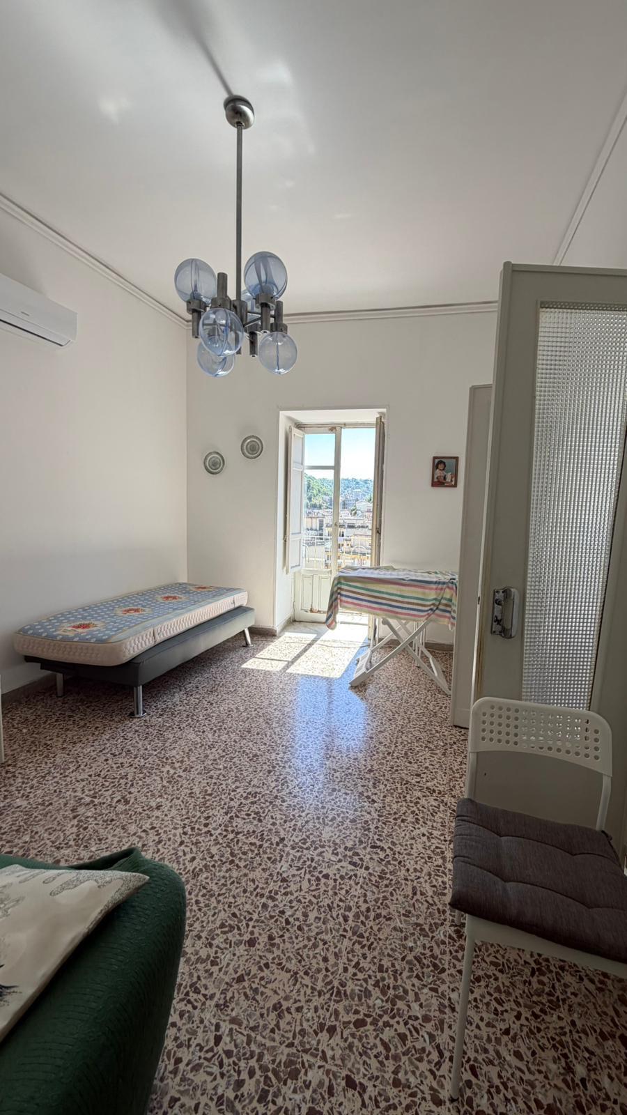 Casa indipendente con terrazzo in via scala, Modica