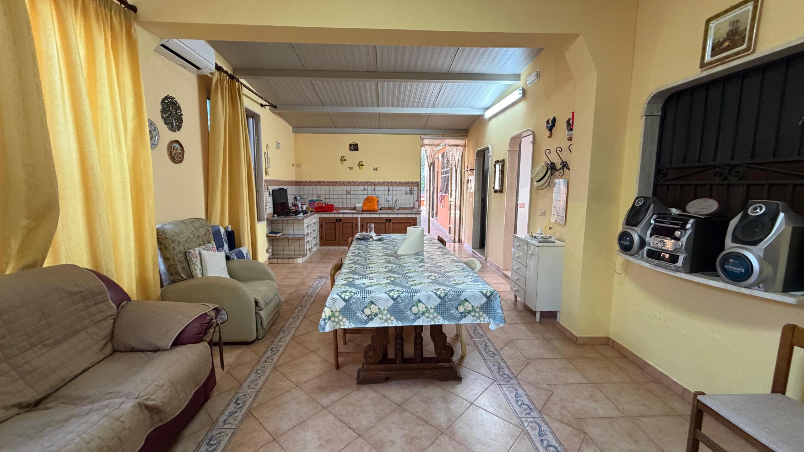 Villa con giardino in via delle viole 41, Ispica