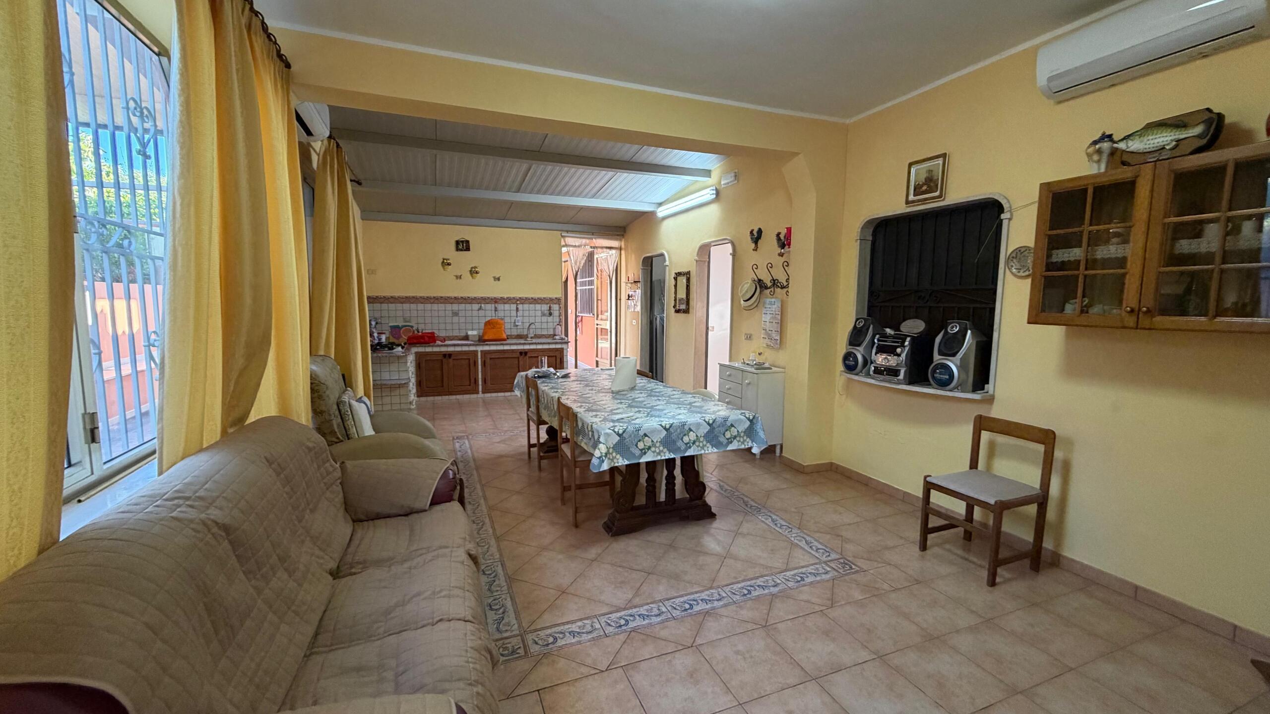 Villa con giardino in via delle viole 41, Ispica