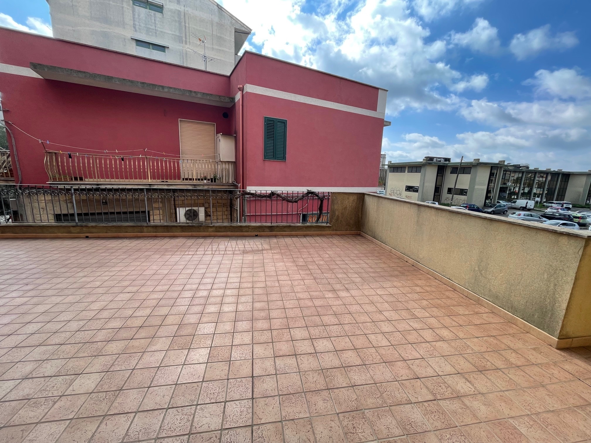 Trilocale con terrazzo in via resistenza partigiana, Modica