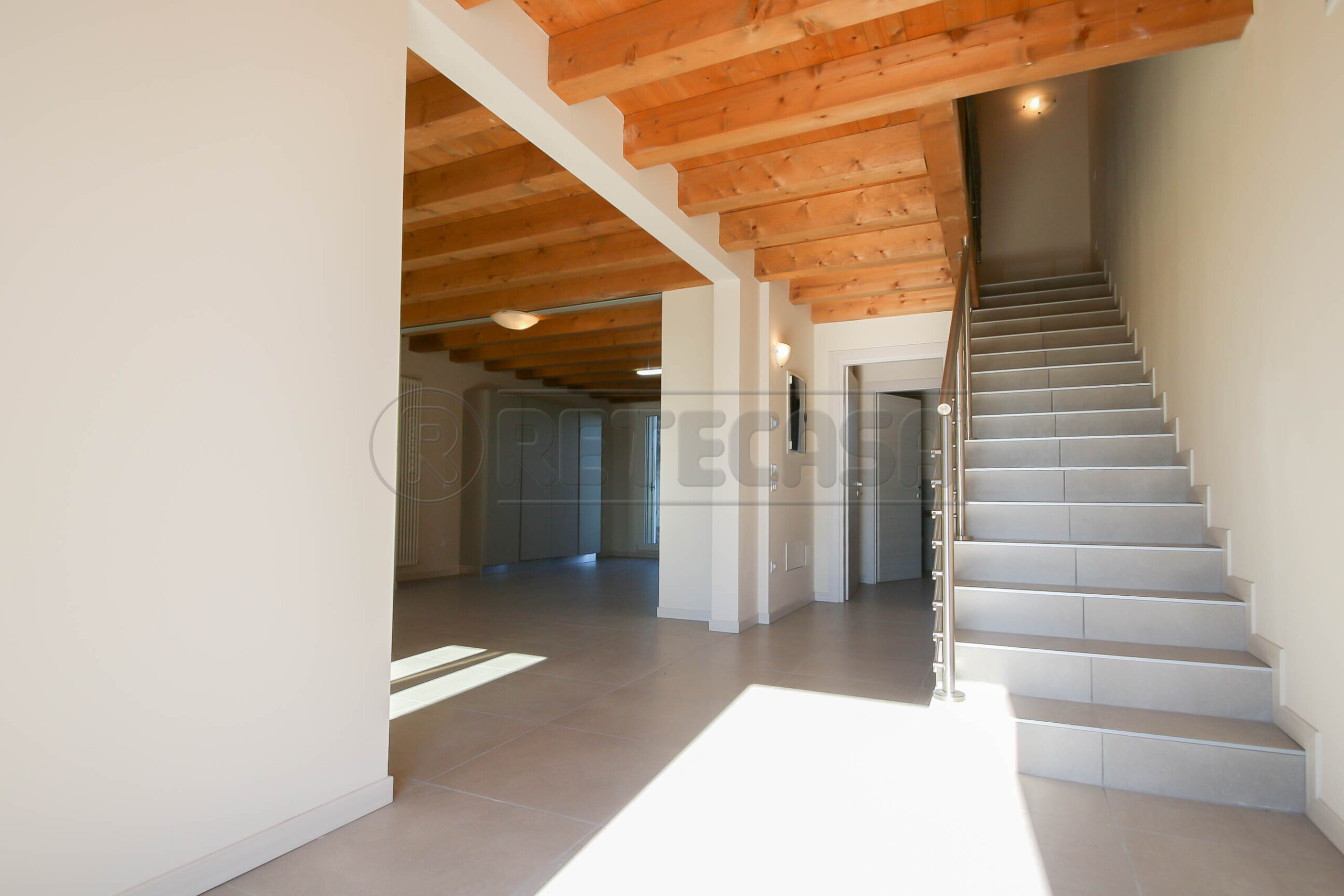 Casa indipendente nuova in via capitelli 21, Pozzoleone