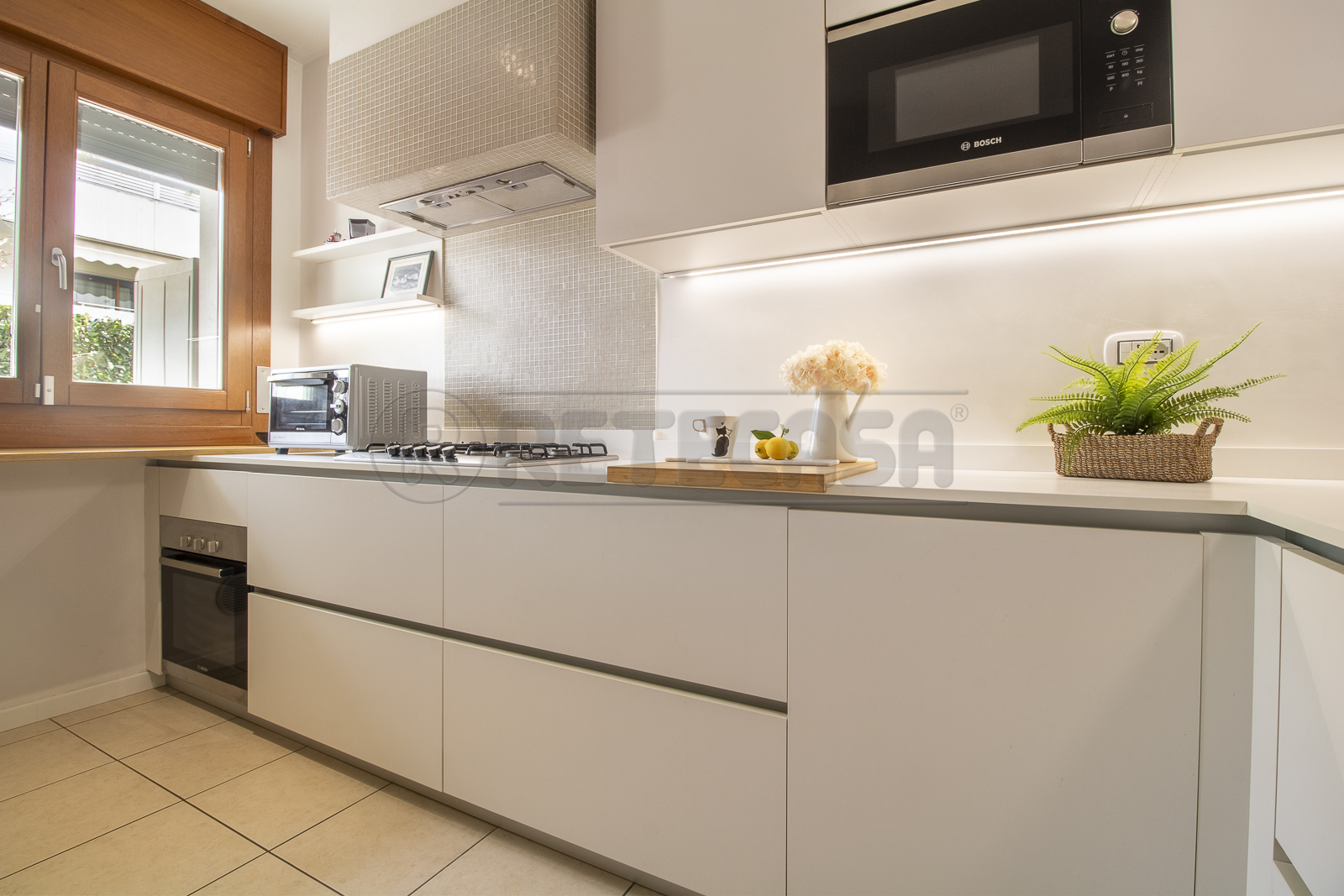 Quadrilocale con terrazzo in piazzetta monsignor g. lorenzon 21, Vicenza