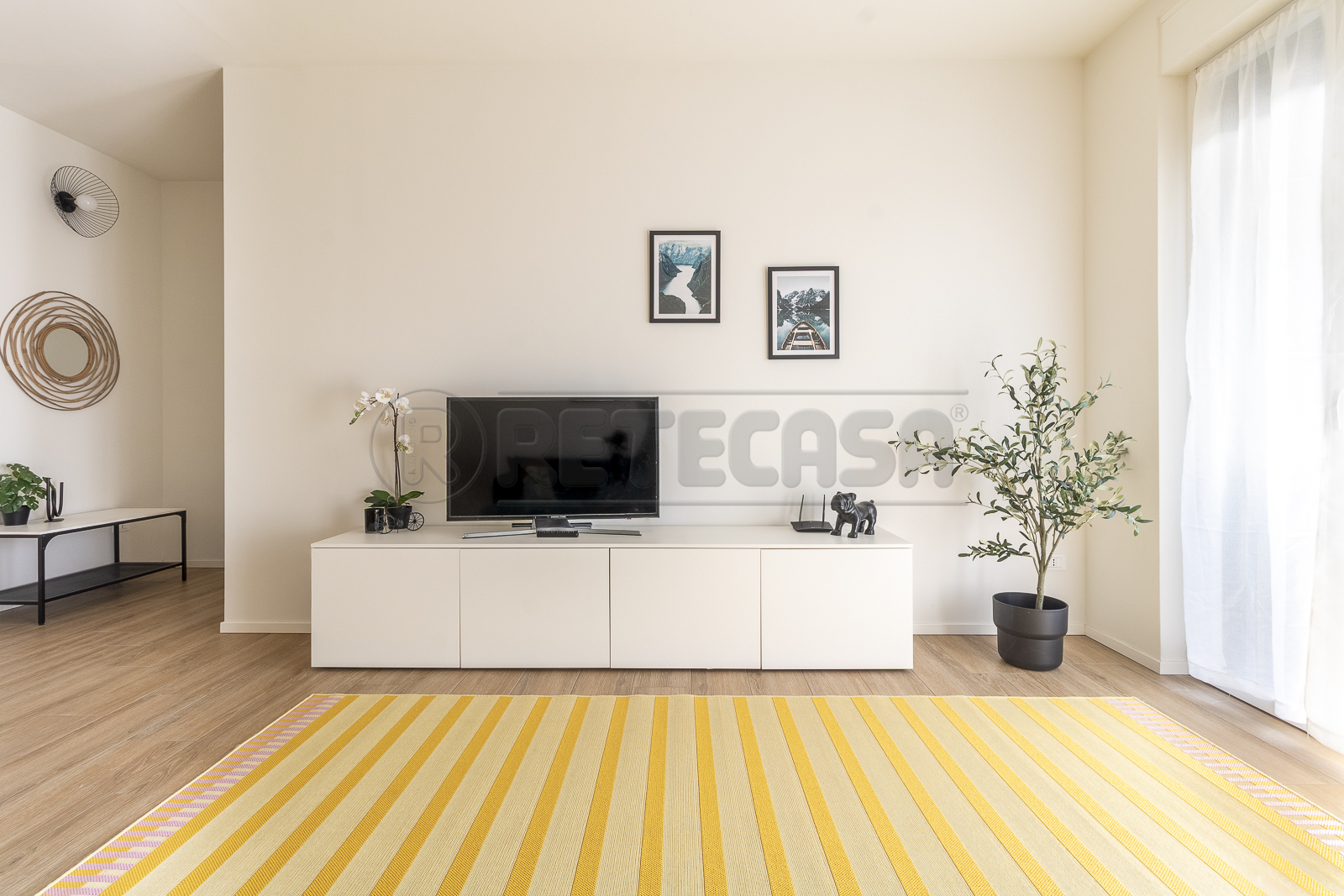 Appartamento con terrazzi in via monte di piet� 1, Pozzoleone