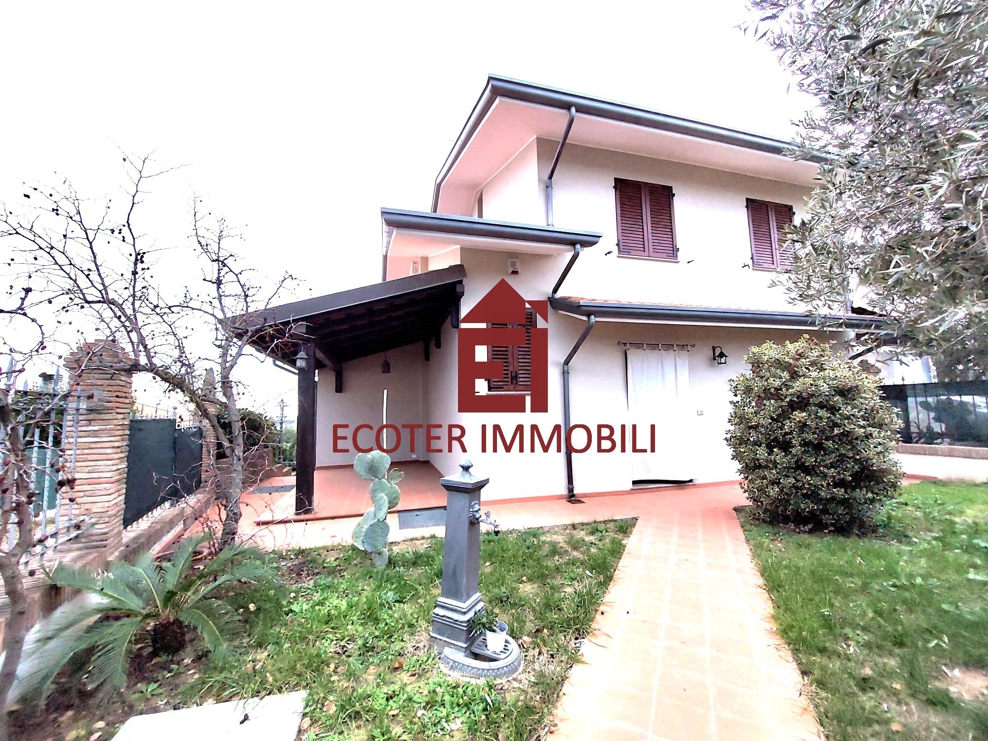 Villa con box a Rimini