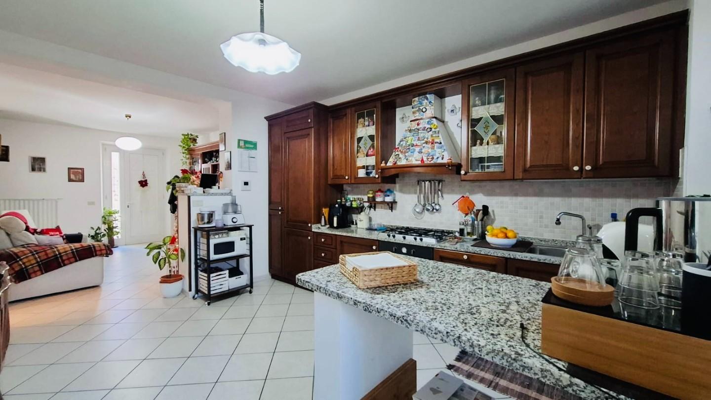 Casa indipendente con giardino, Viareggio torre del lago zona lago