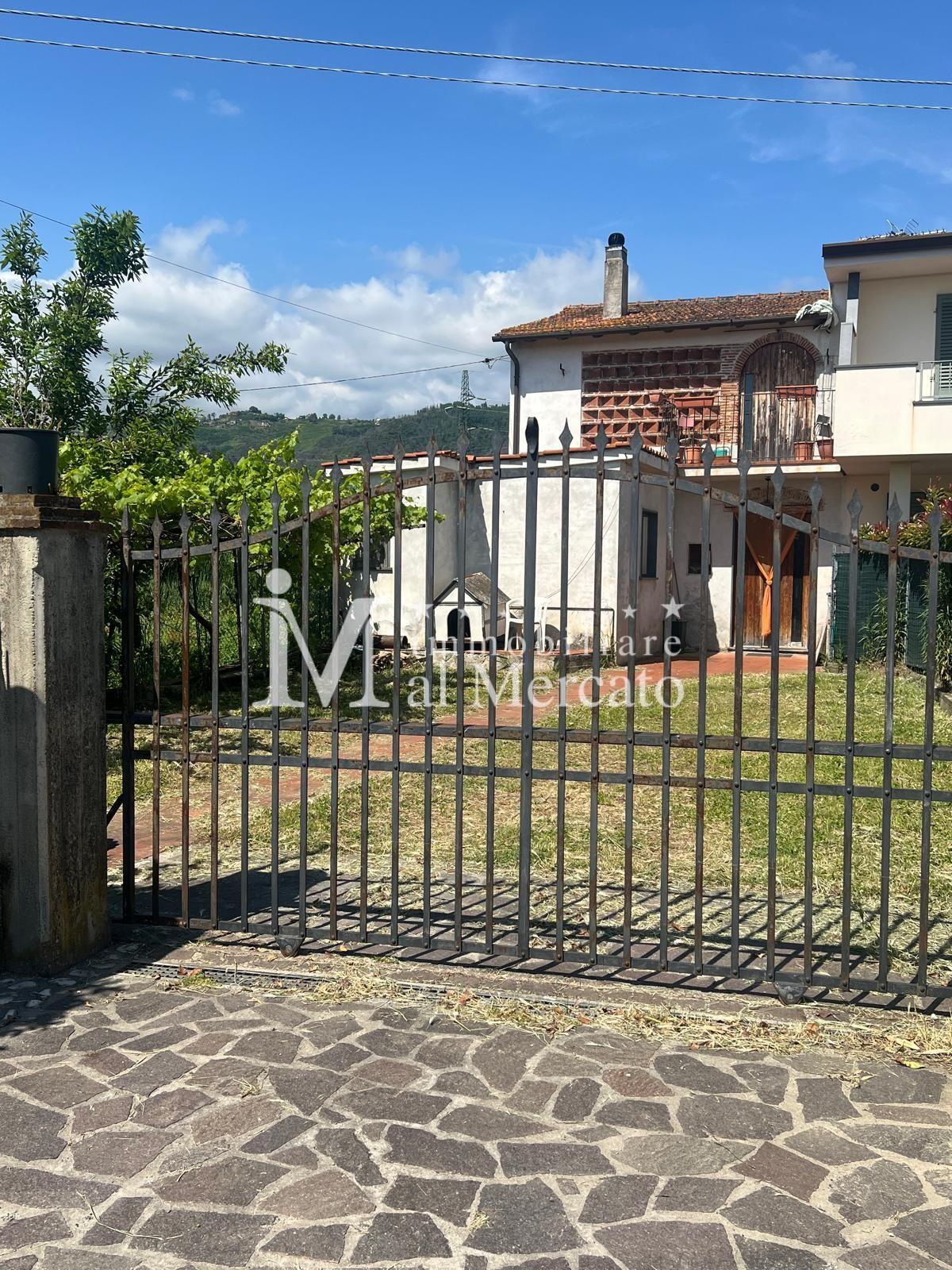 Rustico con giardino a Massarosa