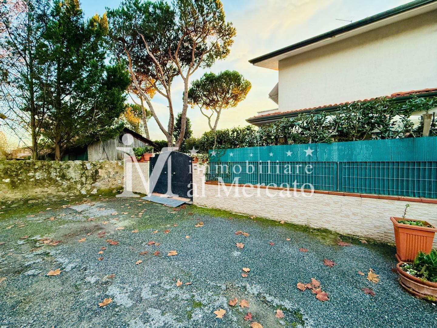 Villa con giardino, Viareggio torre del lago zona lago