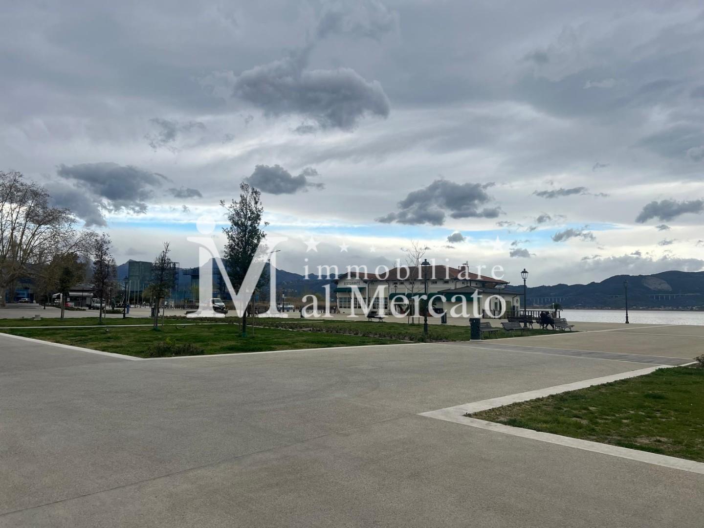 Locale commerciale vista lago, Viareggio torre del lago puccini