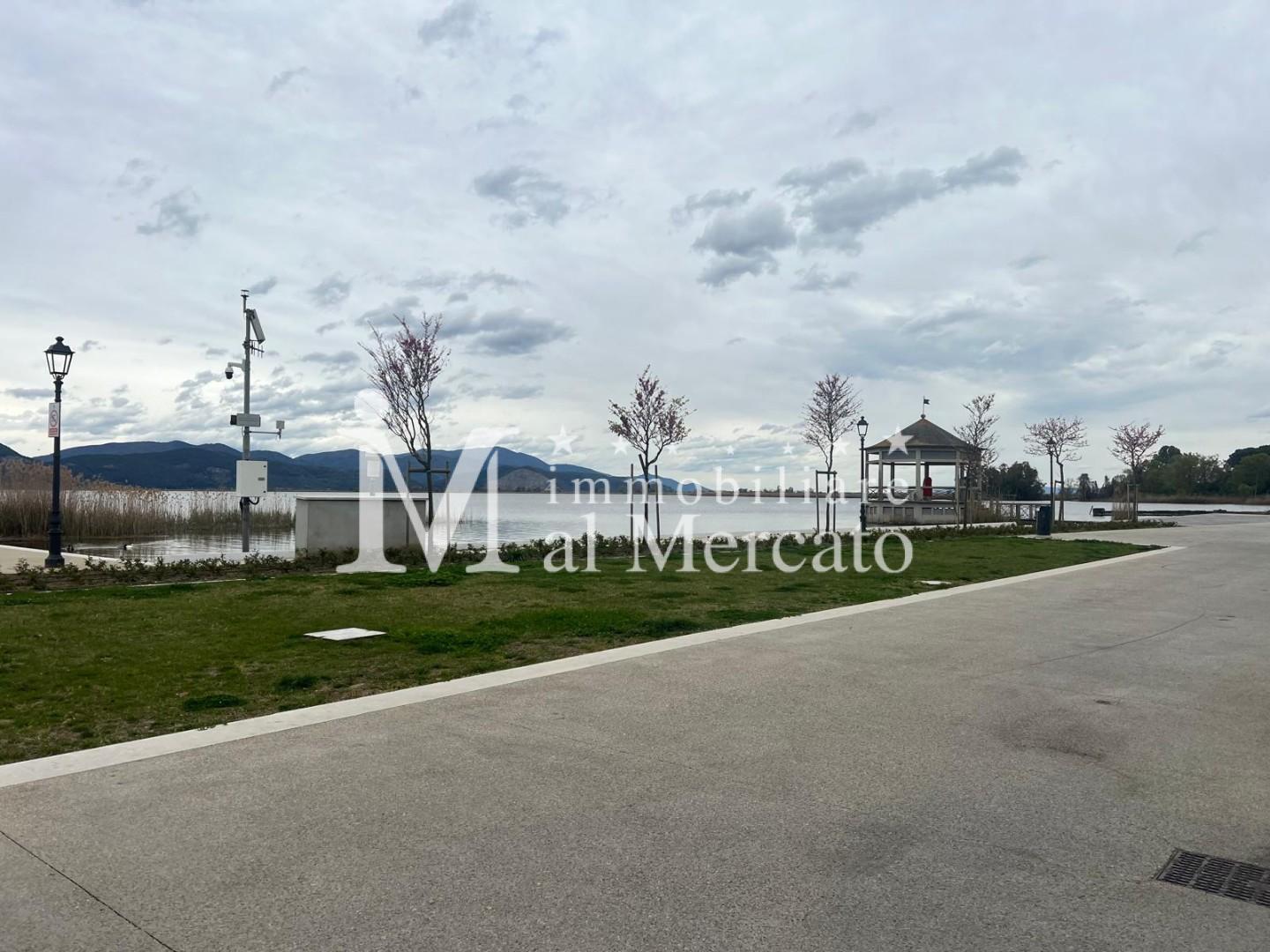Locale commerciale vista lago, Viareggio torre del lago puccini