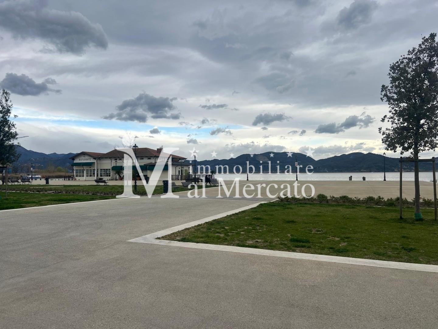 Locale commerciale vista lago, Viareggio torre del lago puccini