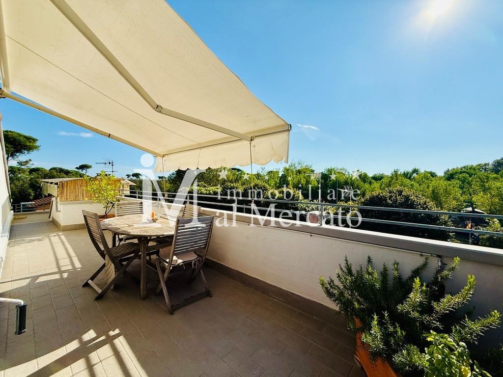 Bilocale con terrazzo, Viareggio torre del lago zona mare