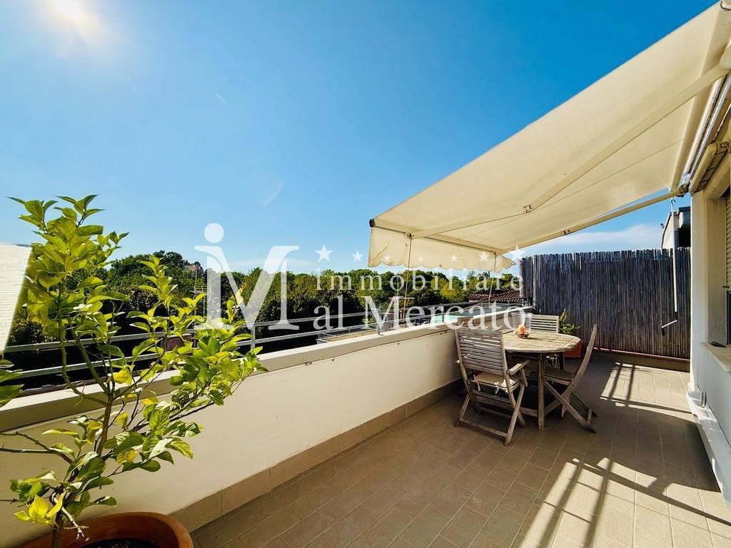Bilocale con terrazzo, Viareggio torre del lago zona mare