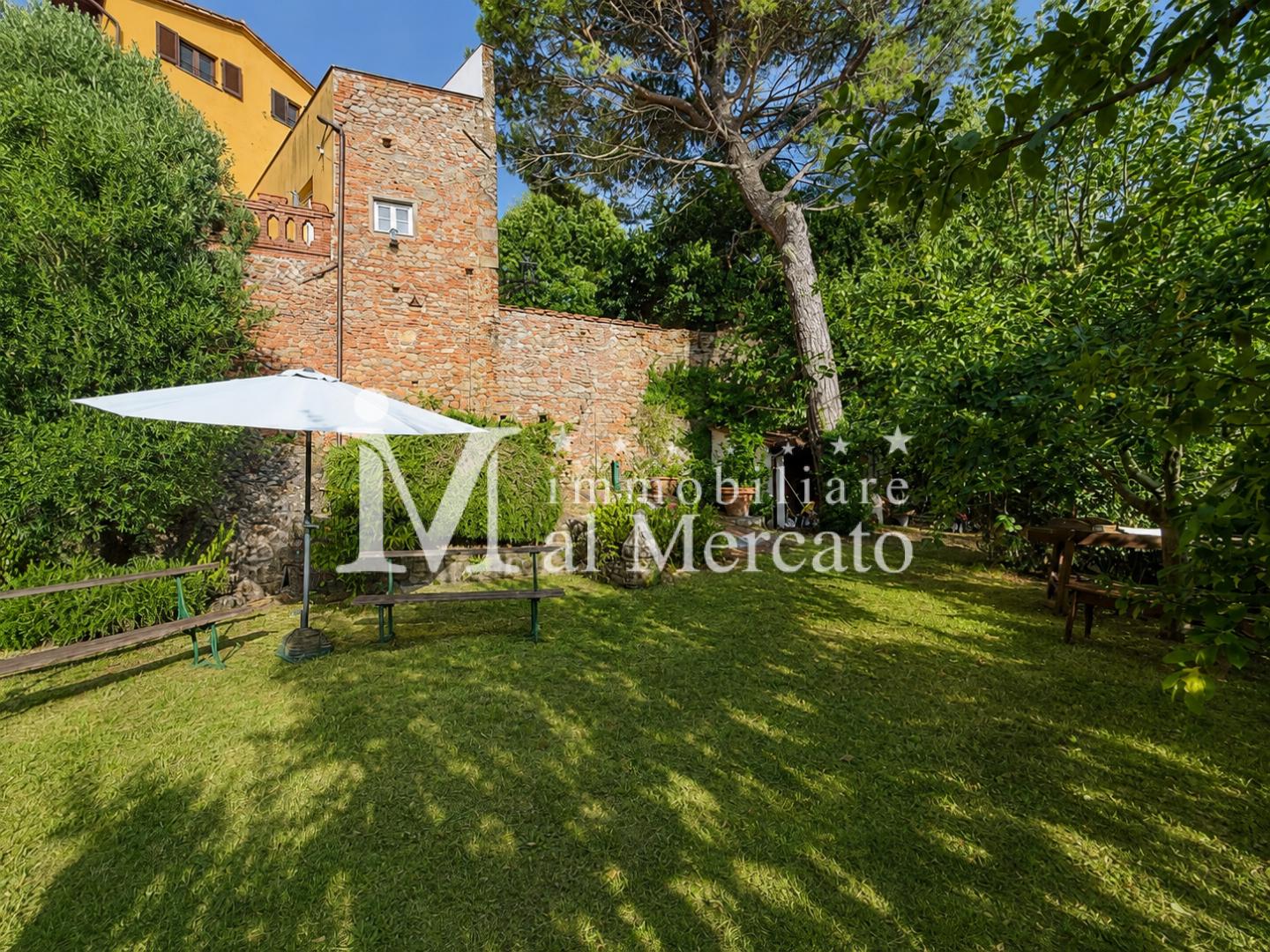 Villa con giardino a Montecarlo