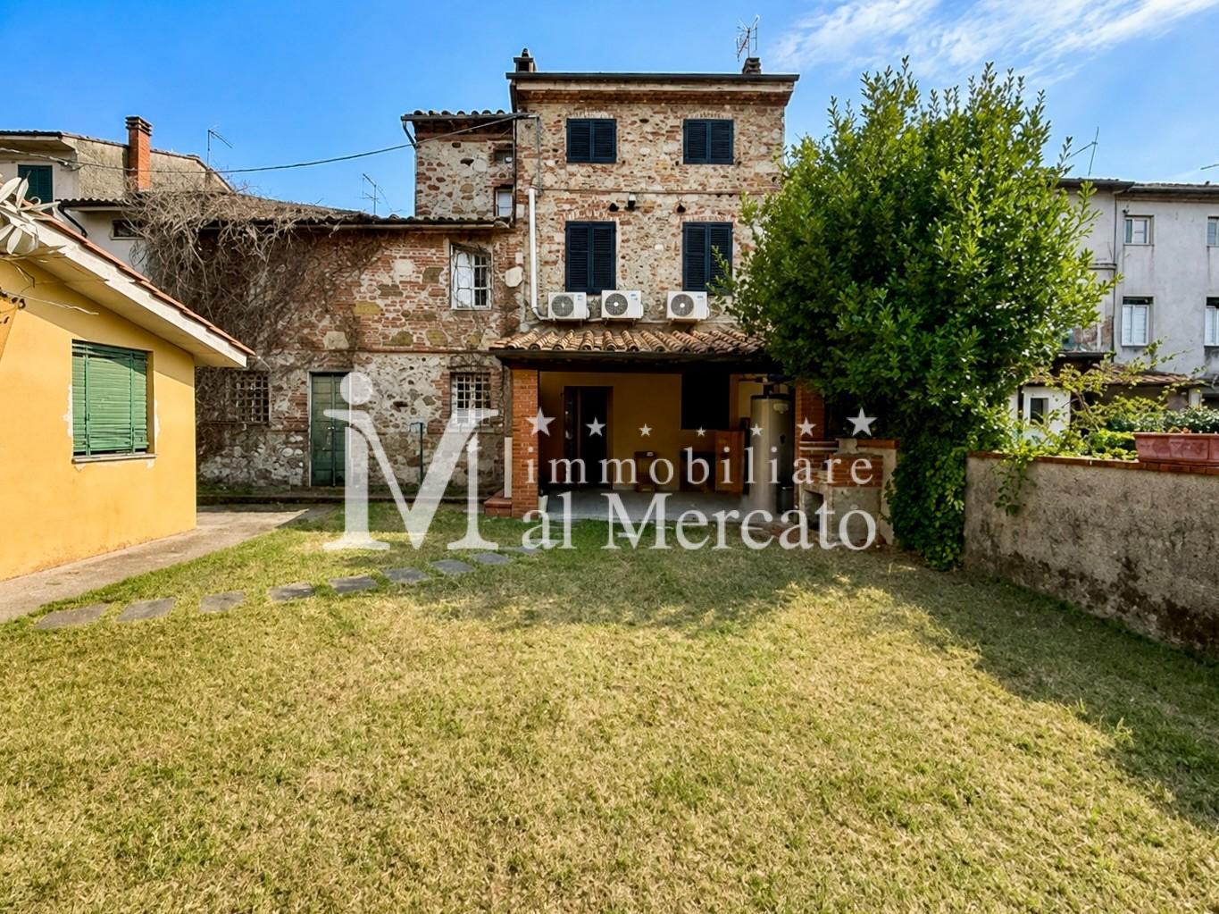 Casa indipendente con giardino, Lucca picciorana