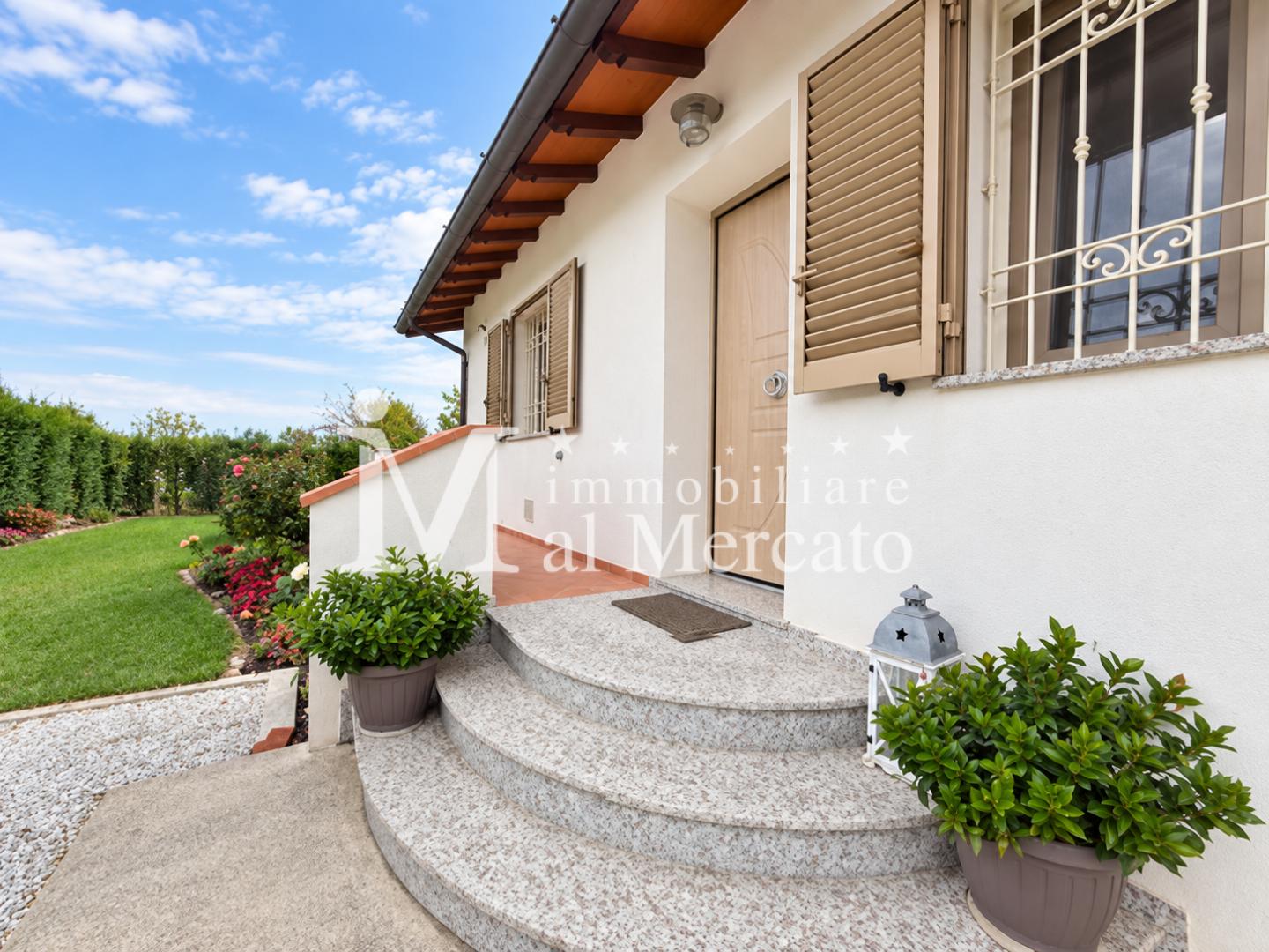 Casa indipendente con giardino, Massarosa quiesa