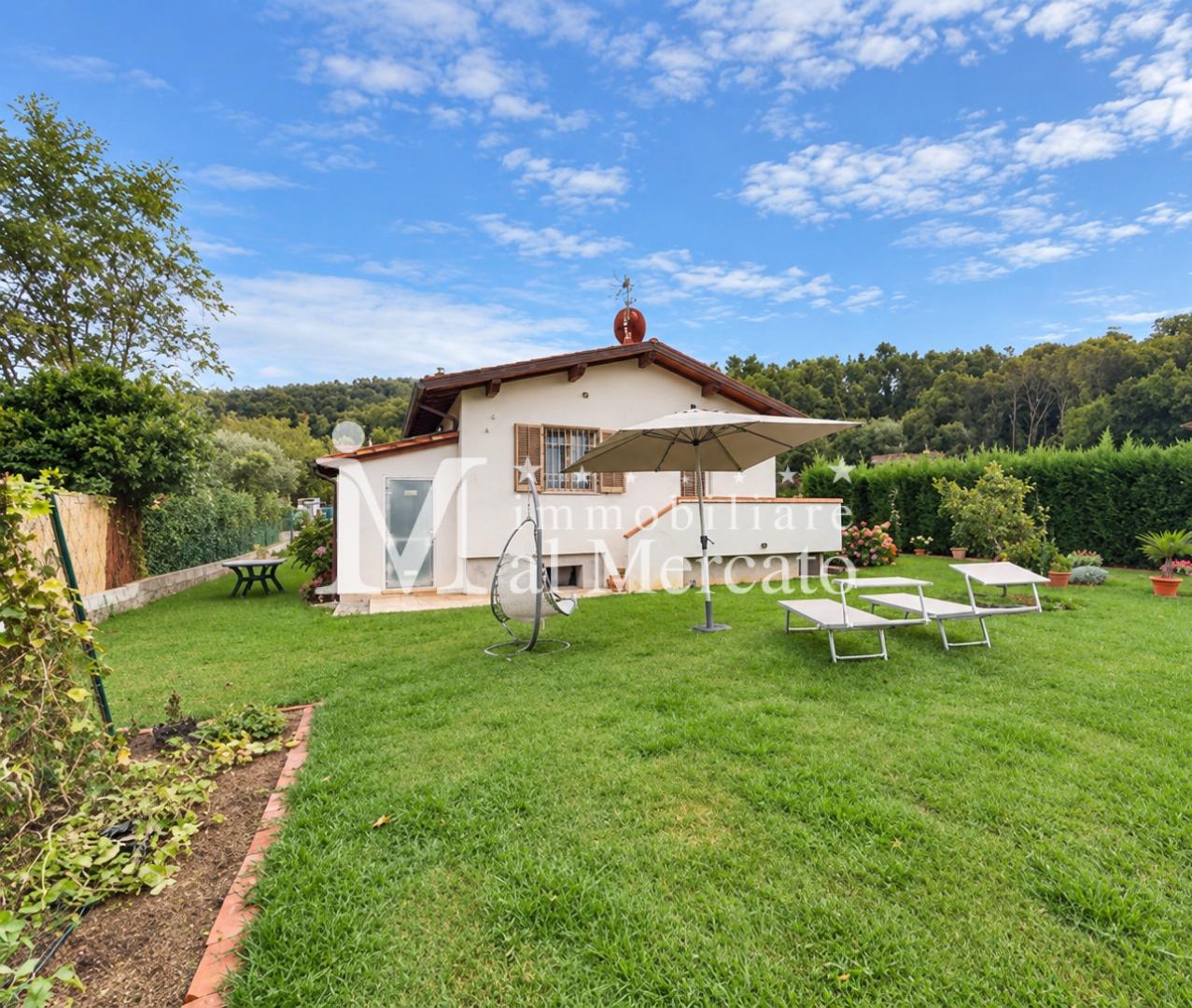 Casa indipendente con giardino, Massarosa quiesa
