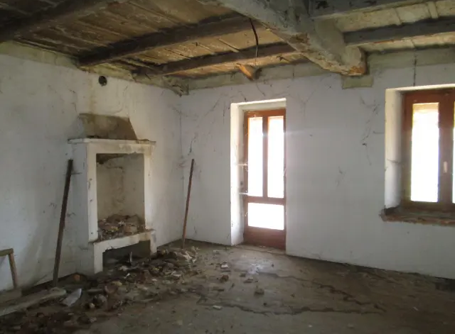 Casa indipendente da ristrutturare a Cambiano