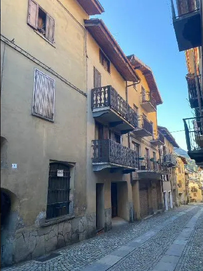 Casa indipendente da ristrutturare a Chiomonte