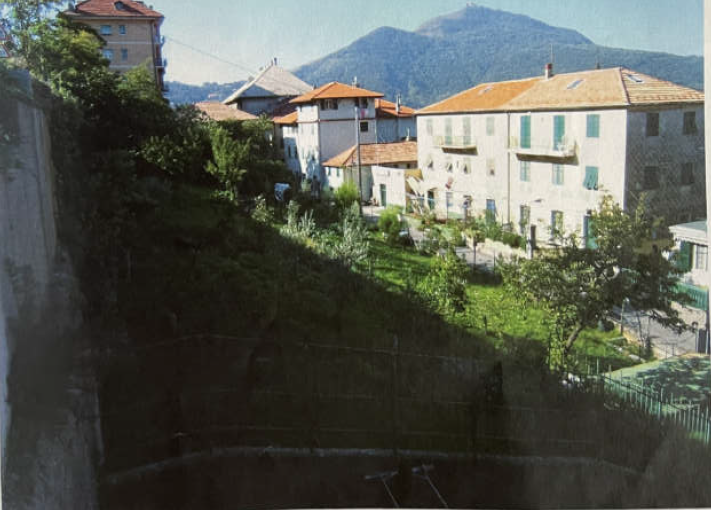 Stabile/Palazzo da ristrutturare a Sant'Olcese