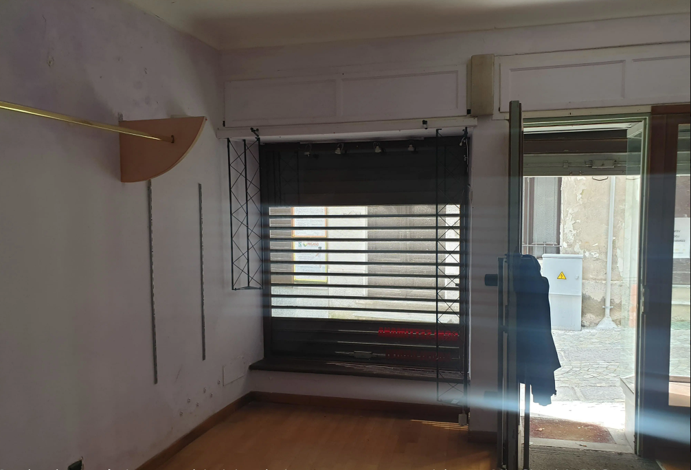 Negozio in vendita a Lanzo Torinese