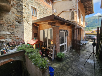 Stabile/Palazzo in vendita a Palazzo Canavese