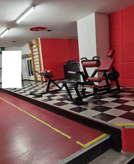 Locale commerciale in vendita a Cuorgn�