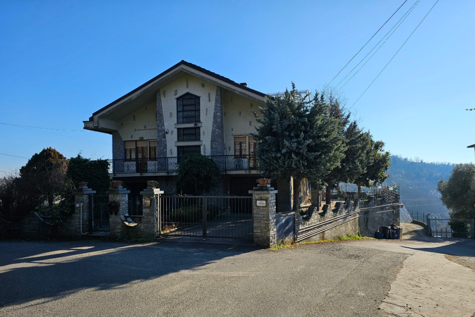 Stabile/Palazzo in vendita a Sciolze