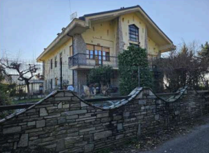 Stabile/Palazzo in vendita a Sciolze