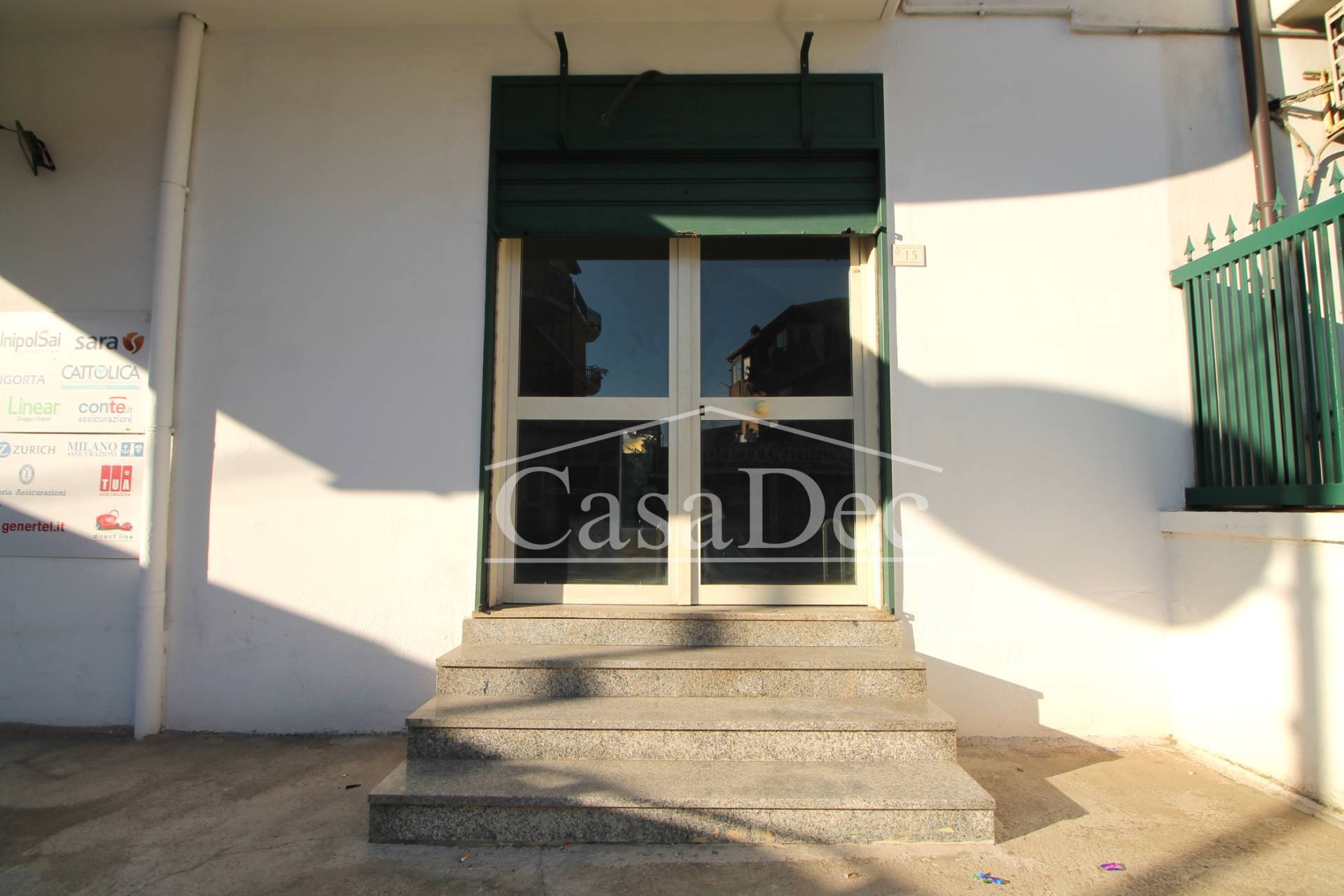 Locale commerciale in vendita a Trentola-Ducenta