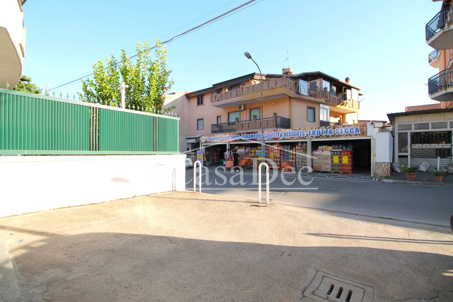 Locale commerciale in vendita a Trentola-Ducenta