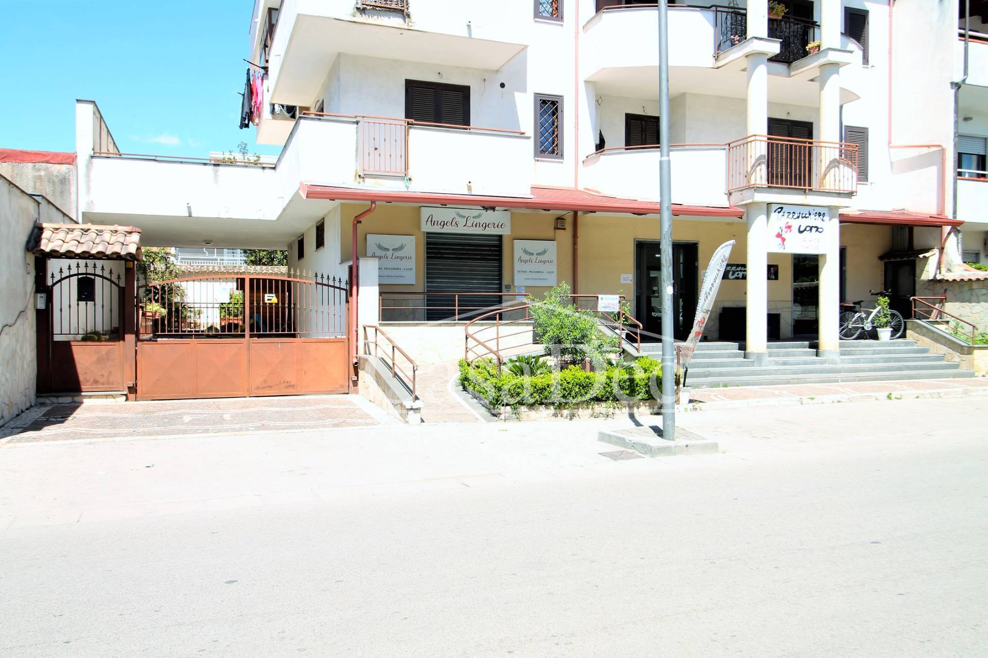 Locale commerciale in affitto a Trentola-Ducenta