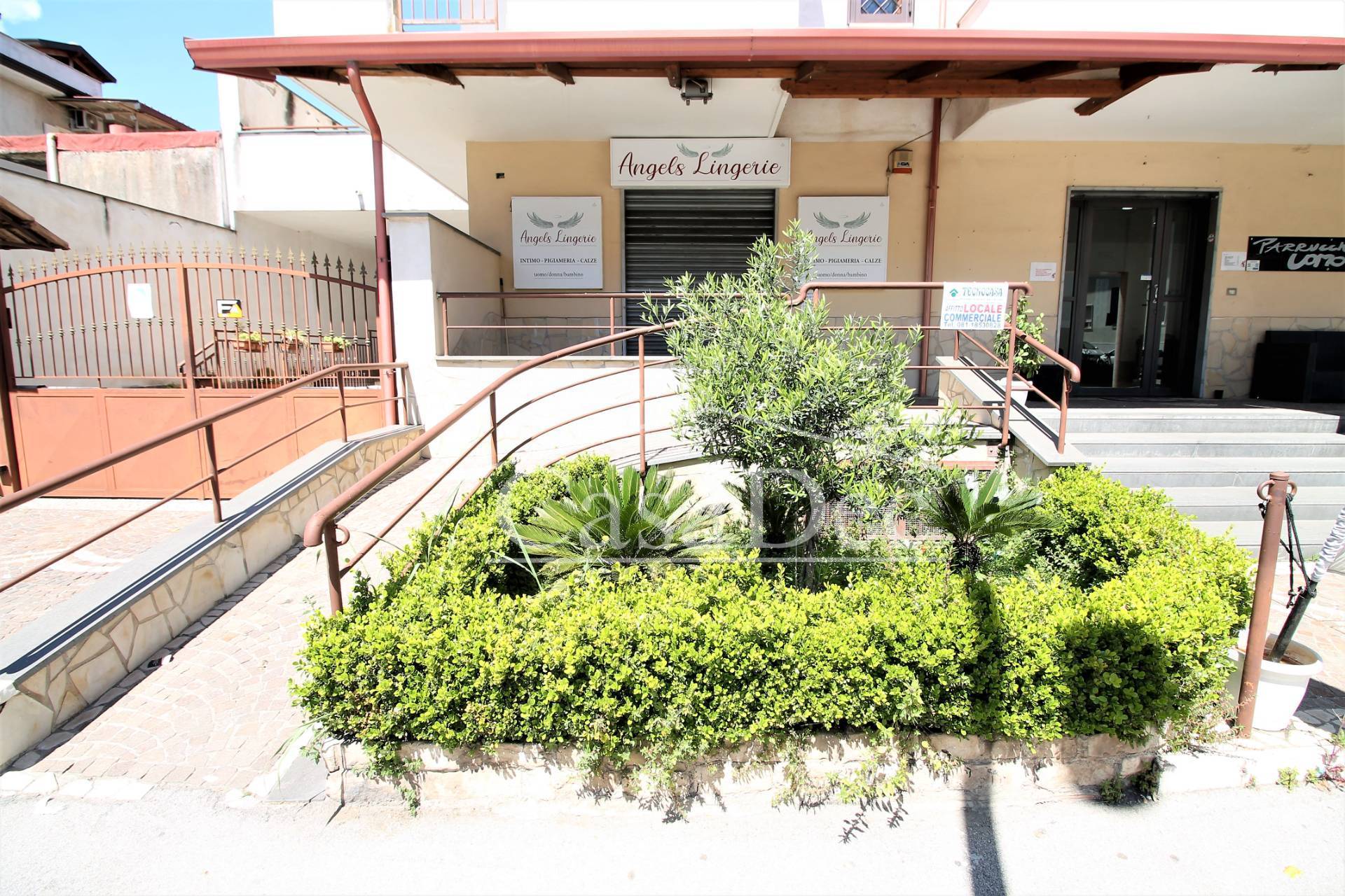 Locale commerciale in affitto a Trentola-Ducenta